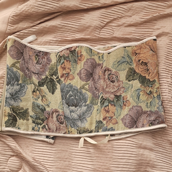 Set of 7 Scarlett Darkness Corsets - Picture 8 of 16